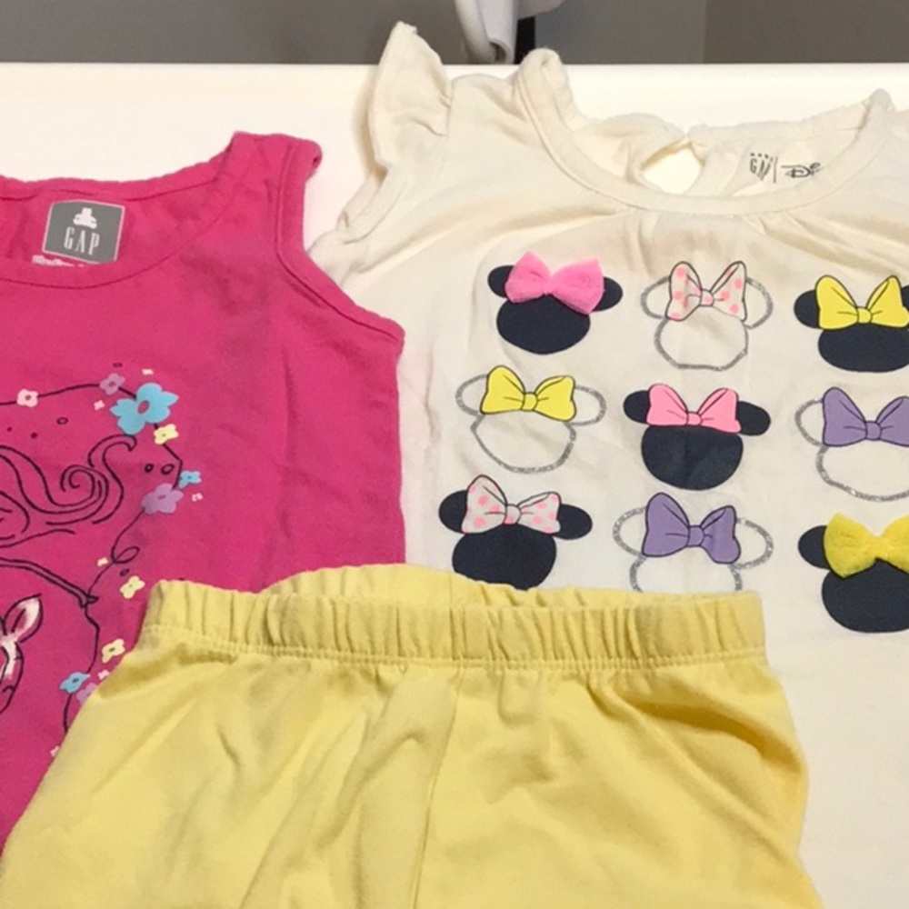 GAP & OLD NAVY GIRL TODDLER SIZE 3T THERE ARE 2 SHORT SLEEVED TEES AND 1 SHORTS
